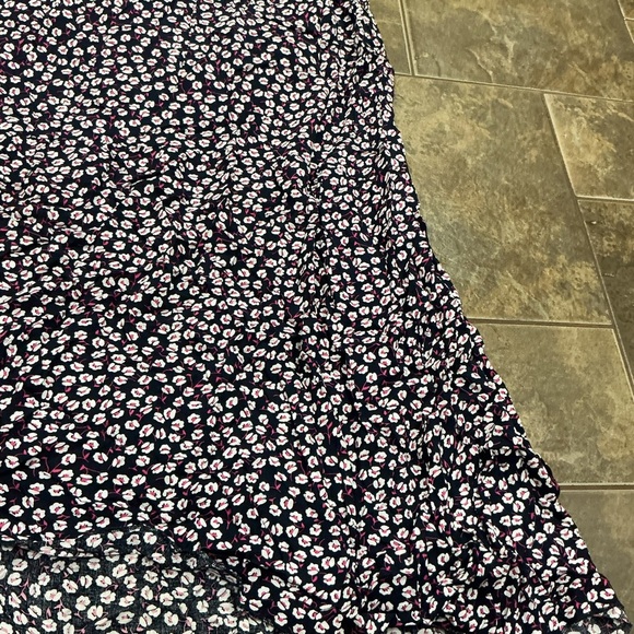 ❄3/$26 Xmas sale❄ Floral Maxi Dress - Picture 3 of 3